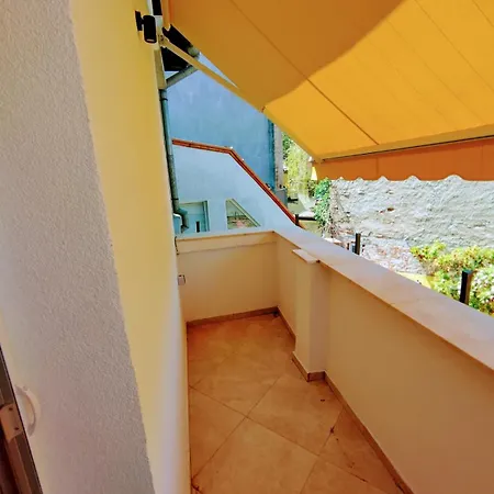 Апартамент Moon House Red