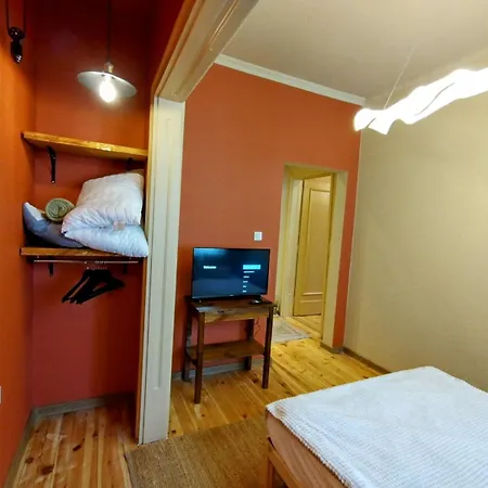 아파트 Moon House Red