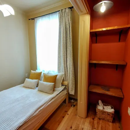 아파트 Moon House Red *