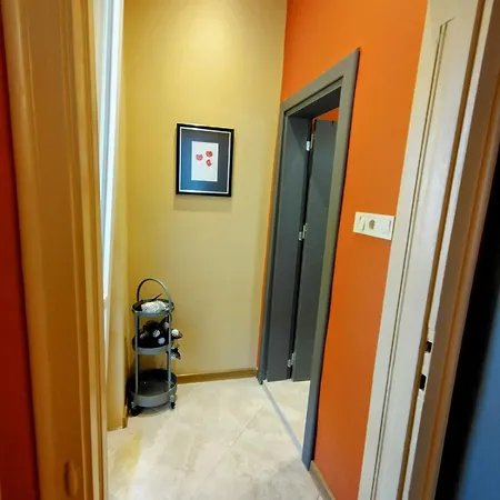 Moon House Red Apartment *