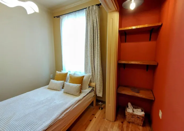 아파트 Moon House Red *