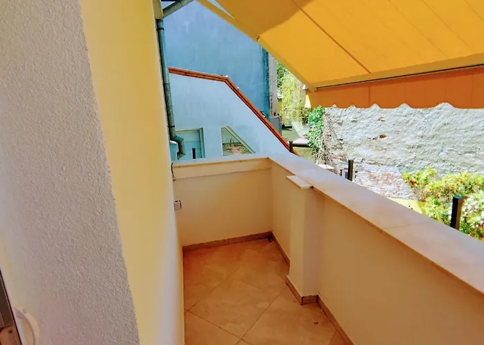 아파트 Moon House Red